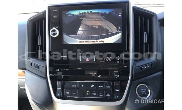 Acheter Import Voiture Toyota Land Cruiser Blanc à Import - Dubai, Artibonite Acheter Import Voiture Toyota Land Cruiser Blanc à Import - Dubai, Artibonite