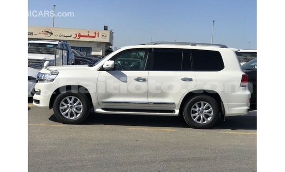 Acheter Import Voiture Toyota Land Cruiser Blanc à Import - Dubai, Artibonite Acheter Import Voiture Toyota Land Cruiser Blanc à Import - Dubai, Artibonite