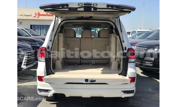 Acheter Import Voiture Toyota Land Cruiser Blanc à Import - Dubai, Artibonite Acheter Import Voiture Toyota Land Cruiser Blanc à Import - Dubai, Artibonite