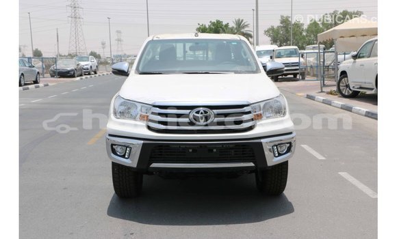 Acheter Import Voiture Toyota Hilux Blanc à Import - Dubai, Artibonite Acheter Import Voiture Toyota Hilux Blanc à Import - Dubai, Artibonite