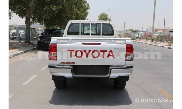 Acheter Import Voiture Toyota Hilux Blanc à Import - Dubai, Artibonite Acheter Import Voiture Toyota Hilux Blanc à Import - Dubai, Artibonite