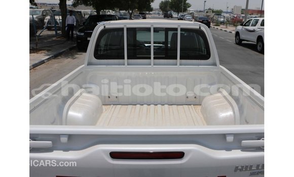 Acheter Import Voiture Toyota Hilux Blanc à Import - Dubai, Artibonite Acheter Import Voiture Toyota Hilux Blanc à Import - Dubai, Artibonite