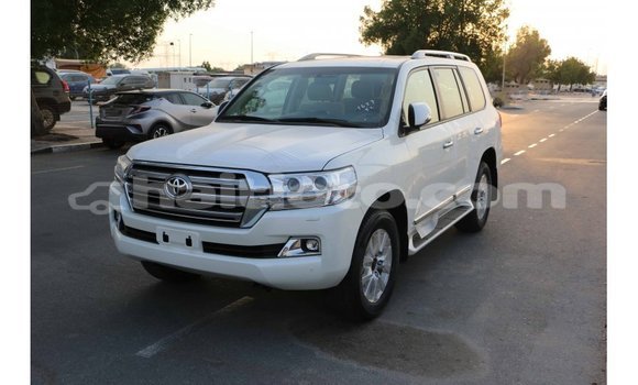 Acheter Import Voiture Toyota Land Cruiser Blanc à Import - Dubai, Artibonite Acheter Import Voiture Toyota Land Cruiser Blanc à Import - Dubai, Artibonite