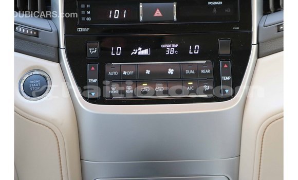 Acheter Import Voiture Toyota Land Cruiser Blanc à Import - Dubai, Artibonite Acheter Import Voiture Toyota Land Cruiser Blanc à Import - Dubai, Artibonite