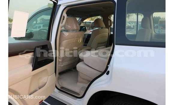 Acheter Import Voiture Toyota Land Cruiser Blanc à Import - Dubai, Artibonite Acheter Import Voiture Toyota Land Cruiser Blanc à Import - Dubai, Artibonite