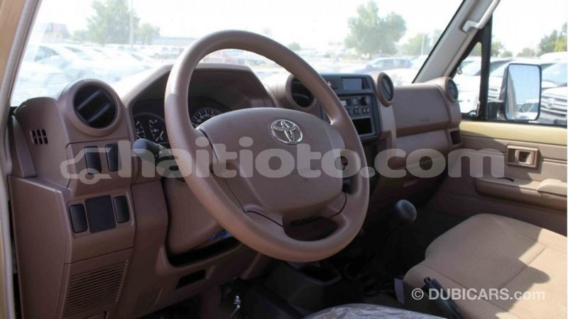 Big with watermark toyota land cruiser artibonite import dubai 2447