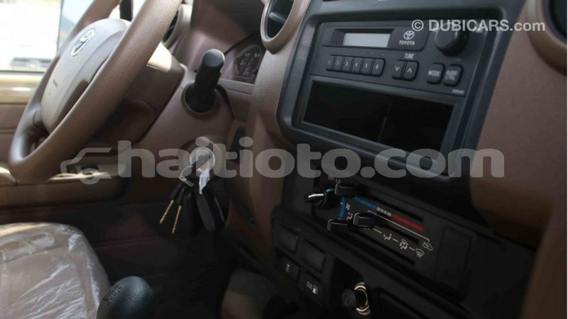 Big with watermark toyota land cruiser artibonite import dubai 2447