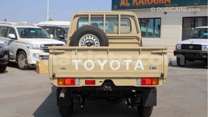 Big with watermark toyota land cruiser artibonite import dubai 2447