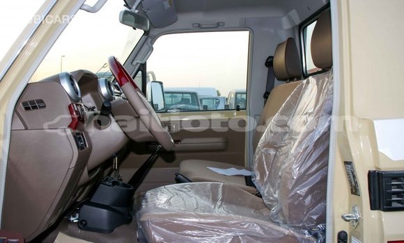 Acheter Import Voiture Toyota Land Cruiser Beige à Import - Dubai, Artibonite Acheter Import Voiture Toyota Land Cruiser Beige à Import - Dubai, Artibonite