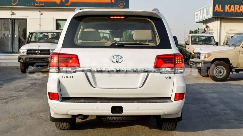 Big with watermark toyota land cruiser artibonite import dubai 2449