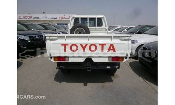 Acheter Import Voiture Toyota Land Cruiser Blanc à Import - Dubai, Artibonite Acheter Import Voiture Toyota Land Cruiser Blanc à Import - Dubai, Artibonite