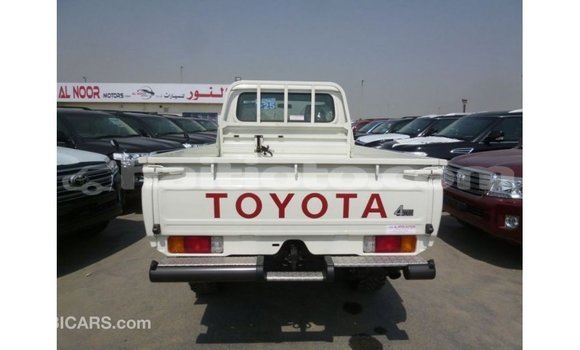 Acheter Import Voiture Toyota Land Cruiser Blanc à Import - Dubai, Artibonite Acheter Import Voiture Toyota Land Cruiser Blanc à Import - Dubai, Artibonite