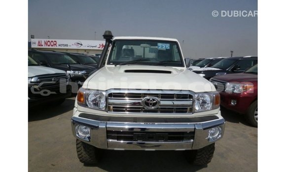 Acheter Import Voiture Toyota Land Cruiser Blanc à Import - Dubai, Artibonite Acheter Import Voiture Toyota Land Cruiser Blanc à Import - Dubai, Artibonite