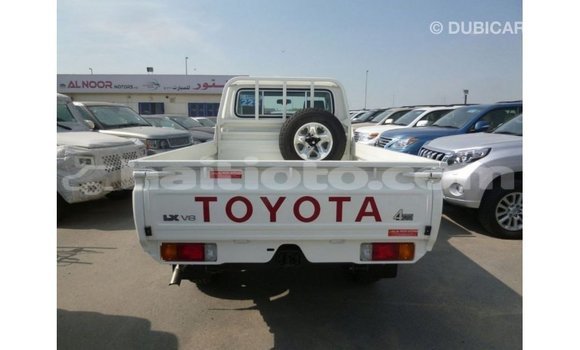 Acheter Import Voiture Toyota Land Cruiser Blanc à Import - Dubai, Artibonite Acheter Import Voiture Toyota Land Cruiser Blanc à Import - Dubai, Artibonite