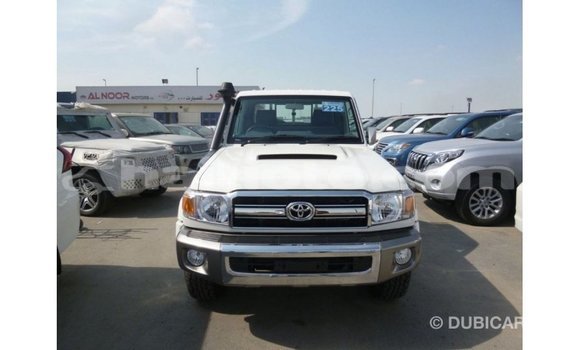Acheter Import Voiture Toyota Land Cruiser Blanc à Import - Dubai, Artibonite Acheter Import Voiture Toyota Land Cruiser Blanc à Import - Dubai, Artibonite