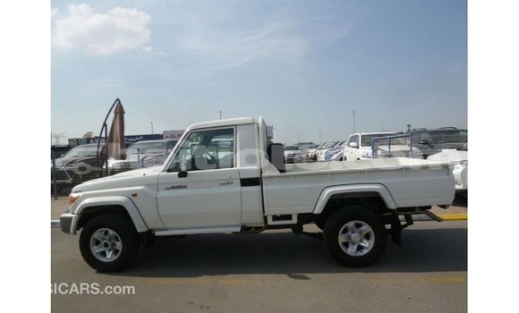 Acheter Import Voiture Toyota Land Cruiser Blanc à Import - Dubai, Artibonite Acheter Import Voiture Toyota Land Cruiser Blanc à Import - Dubai, Artibonite
