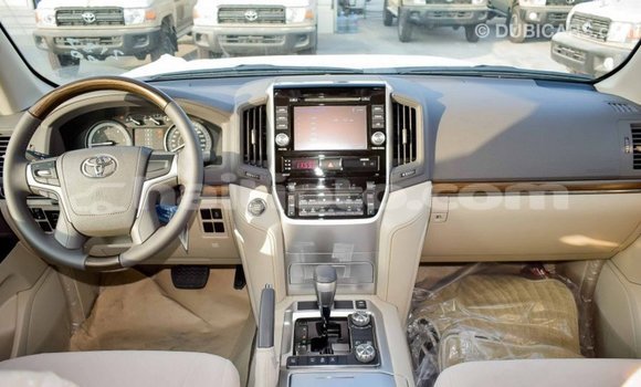 Acheter Import Voiture Toyota Land Cruiser Blanc à Import - Dubai, Artibonite Acheter Import Voiture Toyota Land Cruiser Blanc à Import - Dubai, Artibonite