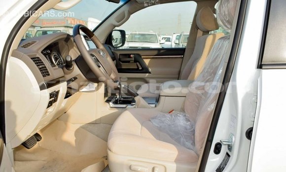 Acheter Import Voiture Toyota Land Cruiser Blanc à Import - Dubai, Artibonite Acheter Import Voiture Toyota Land Cruiser Blanc à Import - Dubai, Artibonite