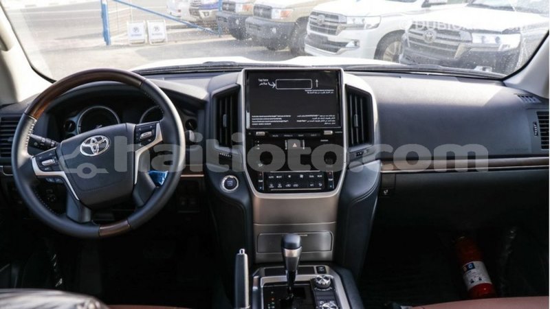 Big with watermark toyota land cruiser artibonite import dubai 2462