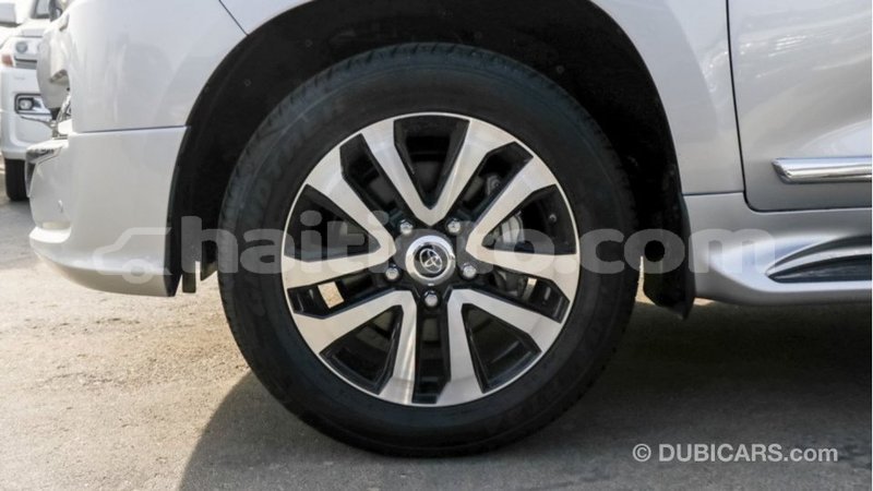 Big with watermark toyota land cruiser artibonite import dubai 2462