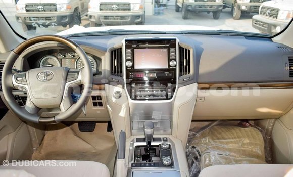 Acheter Import Voiture Toyota Land Cruiser Blanc à Import - Dubai, Artibonite Acheter Import Voiture Toyota Land Cruiser Blanc à Import - Dubai, Artibonite