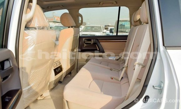 Acheter Import Voiture Toyota Land Cruiser Blanc à Import - Dubai, Artibonite Acheter Import Voiture Toyota Land Cruiser Blanc à Import - Dubai, Artibonite