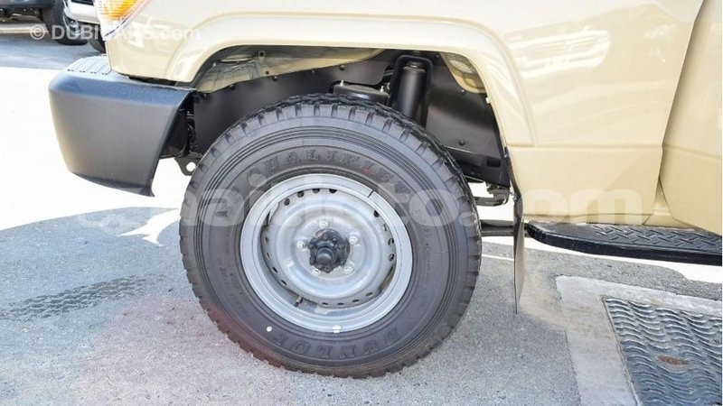 Big with watermark toyota land cruiser artibonite import dubai 2466
