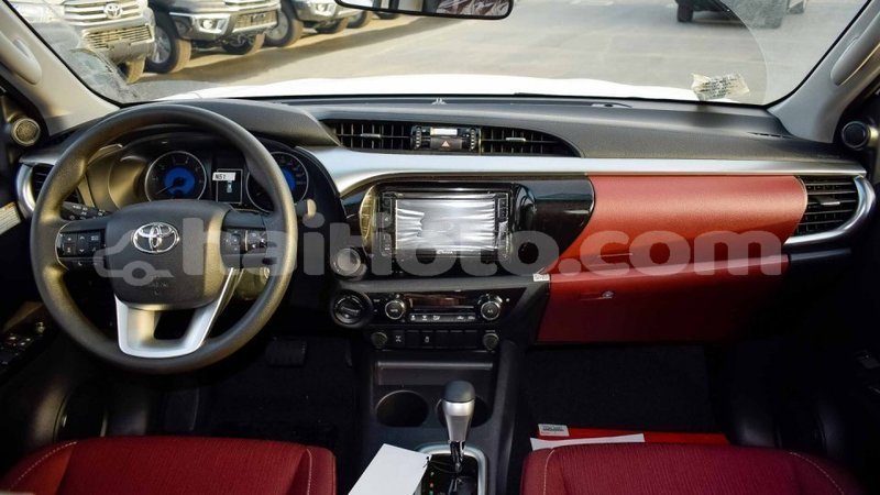 Big with watermark toyota hilux artibonite import dubai 2467