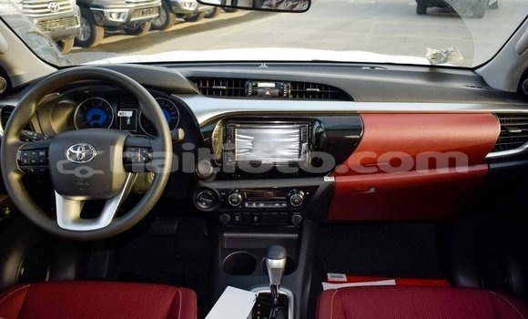Acheter Import Voiture Toyota Hilux Blanc à Import - Dubai, Artibonite Acheter Import Voiture Toyota Hilux Blanc à Import - Dubai, Artibonite