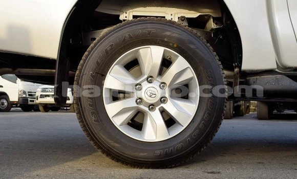 Acheter Import Voiture Toyota Hilux Blanc à Import - Dubai, Artibonite Acheter Import Voiture Toyota Hilux Blanc à Import - Dubai, Artibonite