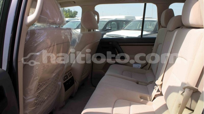 Big with watermark toyota land cruiser artibonite import dubai 2468