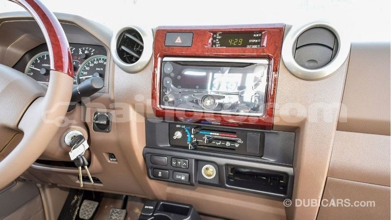 Big with watermark toyota land cruiser artibonite import dubai 2472