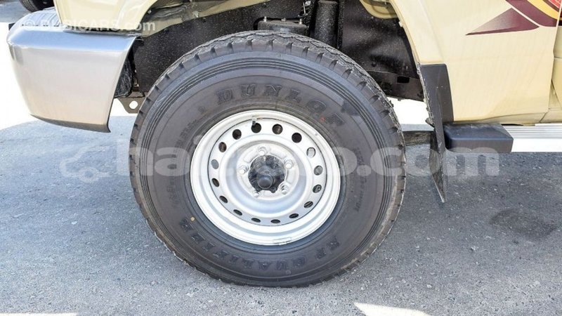 Big with watermark toyota land cruiser artibonite import dubai 2472