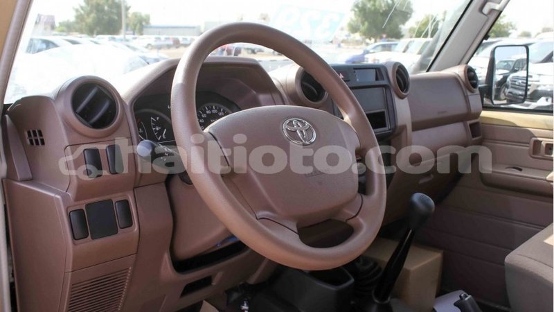 Big with watermark toyota land cruiser artibonite import dubai 2476