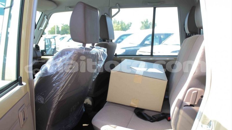 Big with watermark toyota land cruiser artibonite import dubai 2476