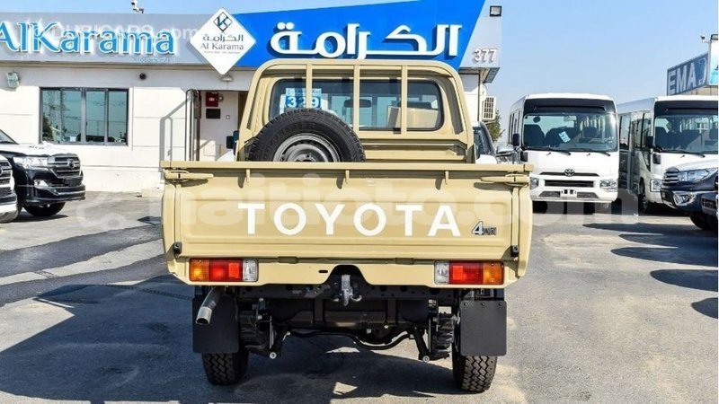 Big with watermark toyota land cruiser artibonite import dubai 2477