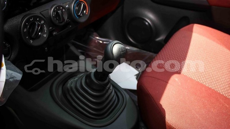 Big with watermark toyota hilux artibonite import dubai 2480