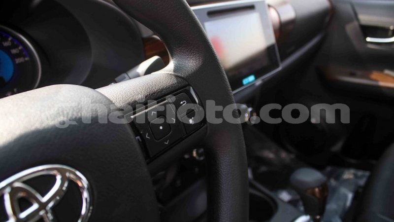 Big with watermark toyota hilux artibonite import dubai 2481