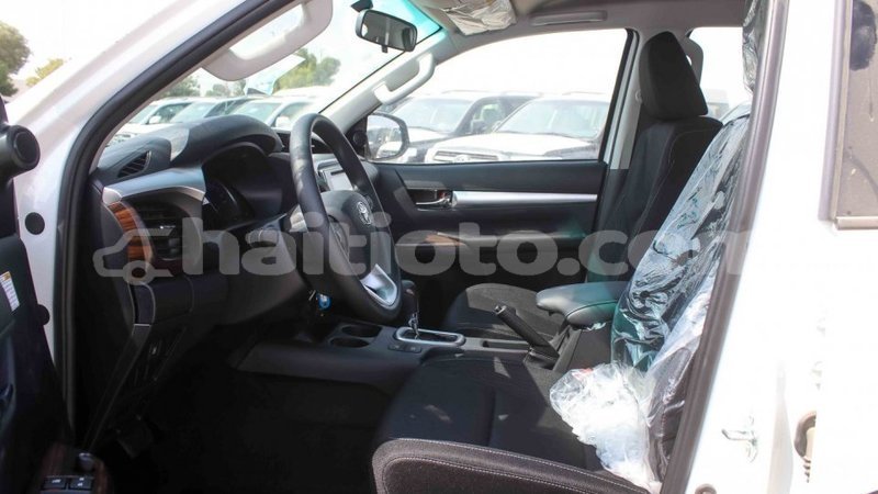 Big with watermark toyota hilux artibonite import dubai 2481