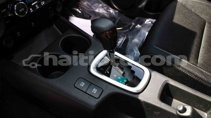 Big with watermark toyota hilux artibonite import dubai 2481