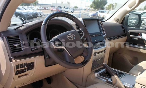Acheter Import Voiture Toyota Land Cruiser Blanc à Import - Dubai, Artibonite Acheter Import Voiture Toyota Land Cruiser Blanc à Import - Dubai, Artibonite