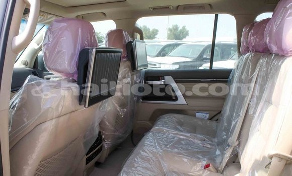Acheter Import Voiture Toyota Land Cruiser Blanc à Import - Dubai, Artibonite Acheter Import Voiture Toyota Land Cruiser Blanc à Import - Dubai, Artibonite
