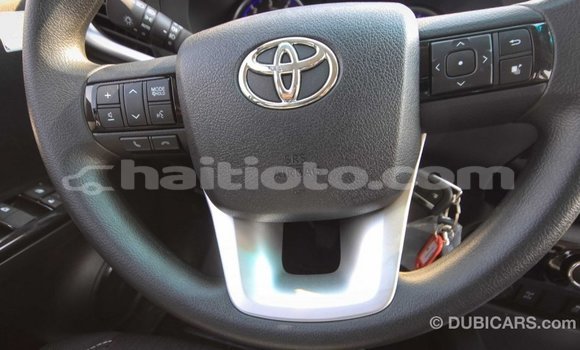 Acheter Import Voiture Toyota Hilux Noir à Import - Dubai, Artibonite Acheter Import Voiture Toyota Hilux Noir à Import - Dubai, Artibonite