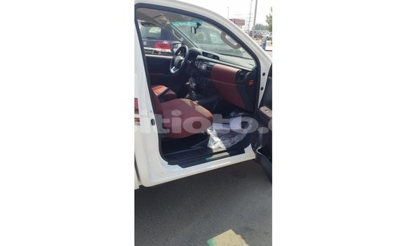 Acheter Import Voiture Toyota Hilux Blanc à Import - Dubai, Artibonite Acheter Import Voiture Toyota Hilux Blanc à Import - Dubai, Artibonite