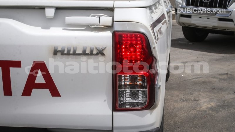 Big with watermark toyota hilux artibonite import dubai 2512
