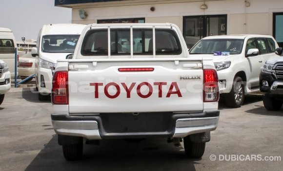 Acheter Import Voiture Toyota Hilux Blanc à Import - Dubai, Artibonite Acheter Import Voiture Toyota Hilux Blanc à Import - Dubai, Artibonite