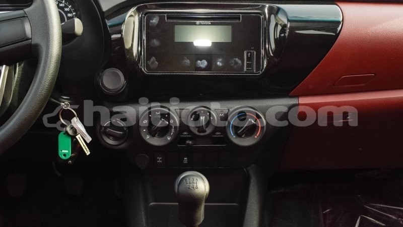 Big with watermark toyota hilux artibonite import dubai 2513