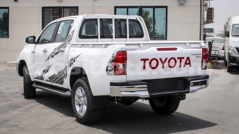 Big with watermark toyota hilux artibonite import dubai 2514