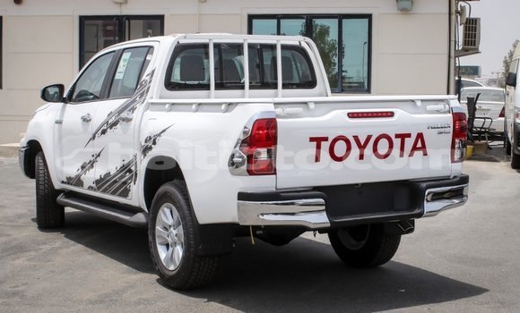 Acheter Import Voiture Toyota Hilux Blanc à Import - Dubai, Artibonite Acheter Import Voiture Toyota Hilux Blanc à Import - Dubai, Artibonite