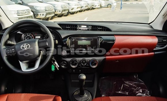Buy Import Toyota Hilux White Car in Import - Dubai in Artibonite Buy Import Toyota Hilux White Car in Import - Dubai in Artibonite